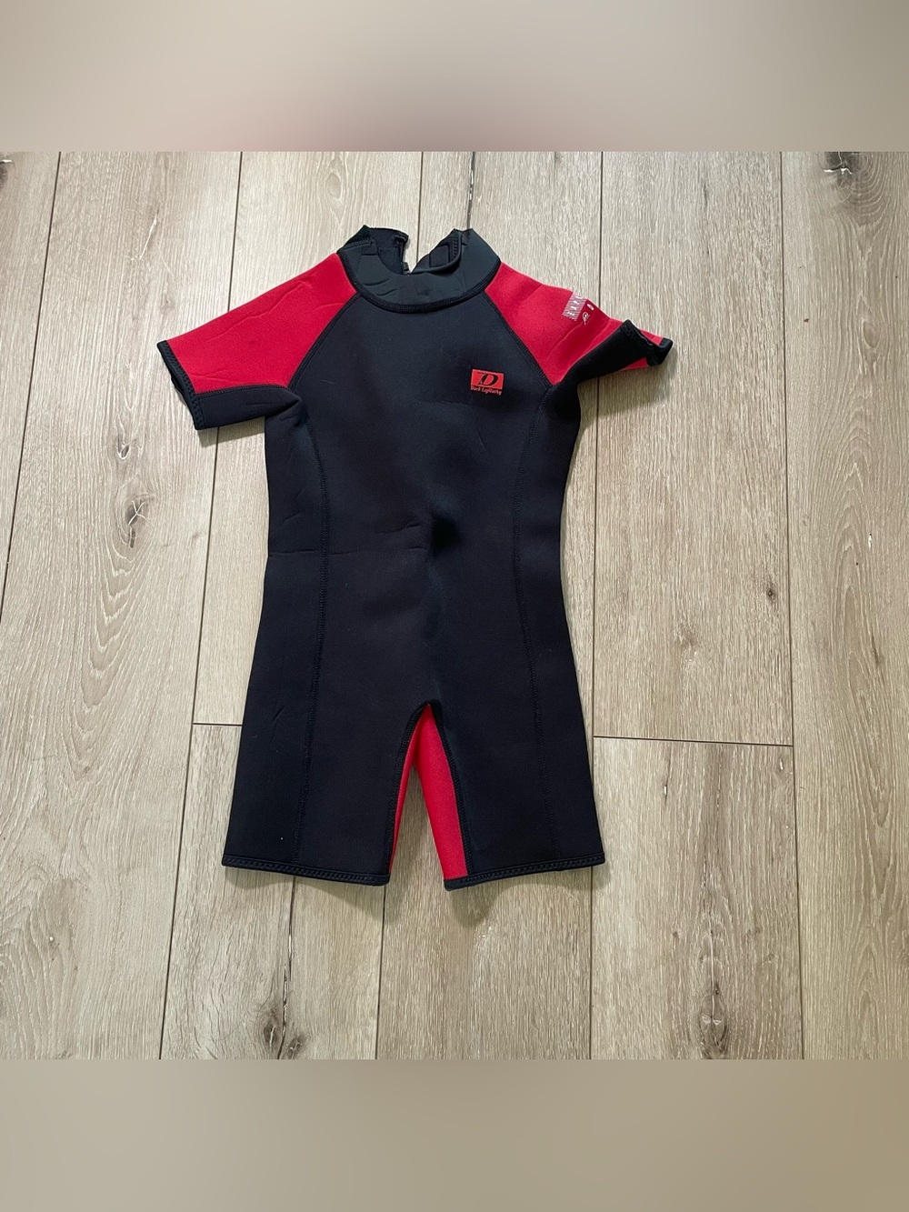 Dark Lightning Kids Shorty Wetsuit Size 6 3mm Neoprene Thermal Swimsuit RedBlack